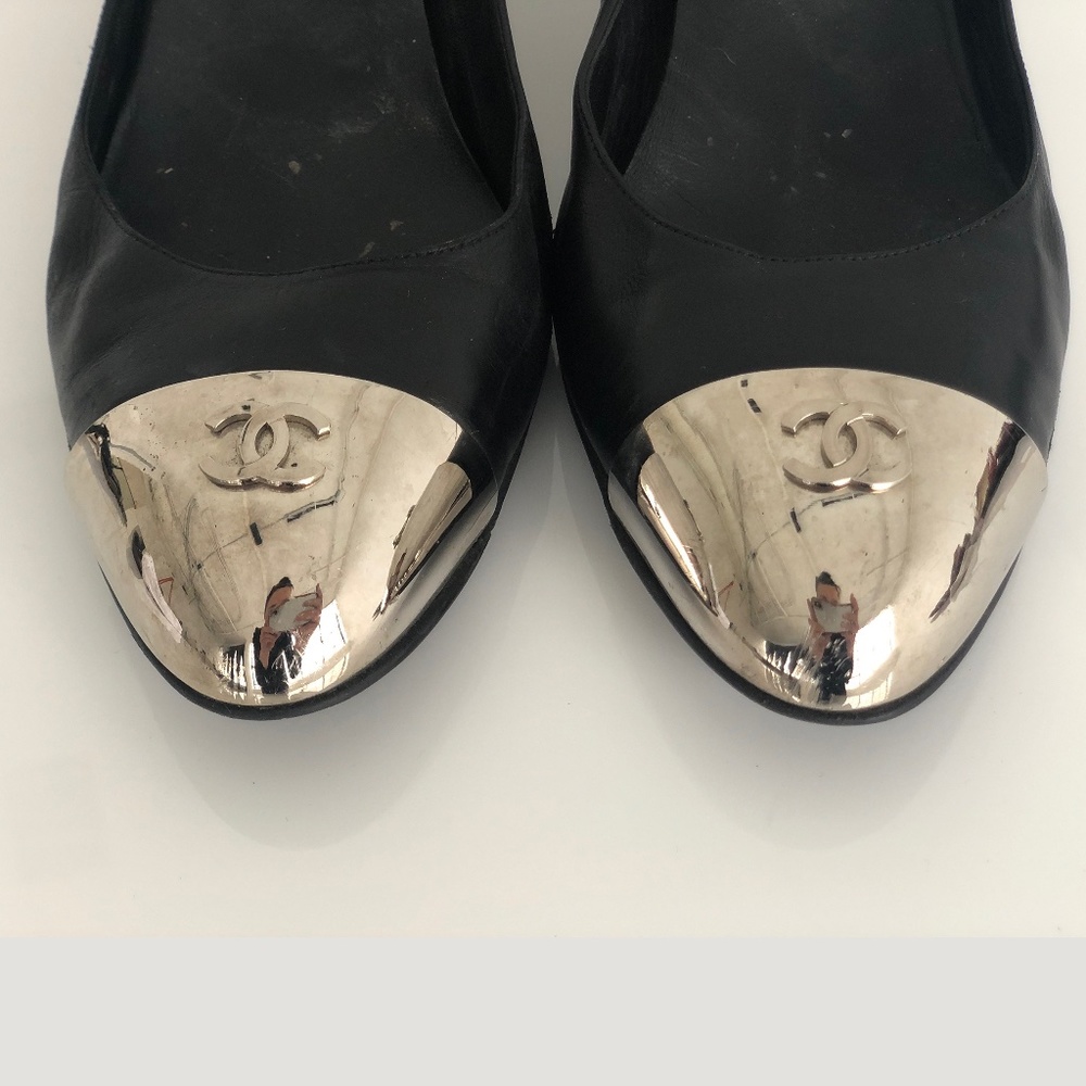 Chanel pumps with metal toe, 39 1/2